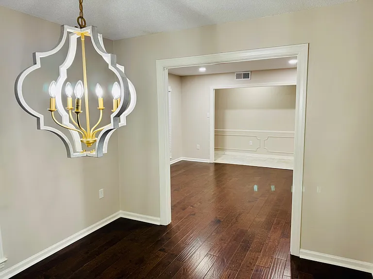 1624 W Churchill Downs Rd — Photo 6