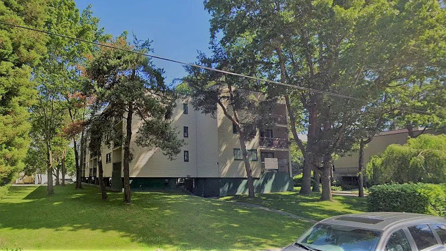Bennett Manor — Photo 2