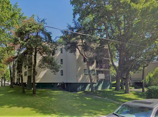 Bennett Manor, Richmond, BC V6Y 1N4