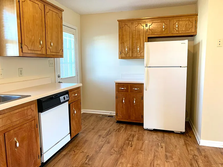 811 Flyer Ct — Photo 7
