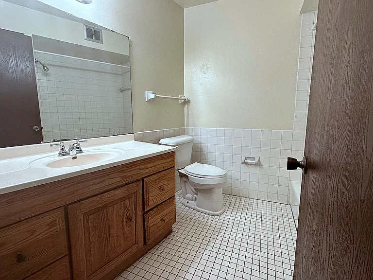 Southgate Apartments — Photo 84