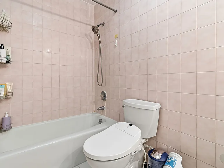200 Winston Dr #720 — Photo 31