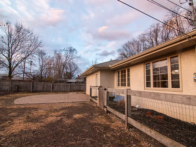 2861 Wellesley Dr — Photo 33