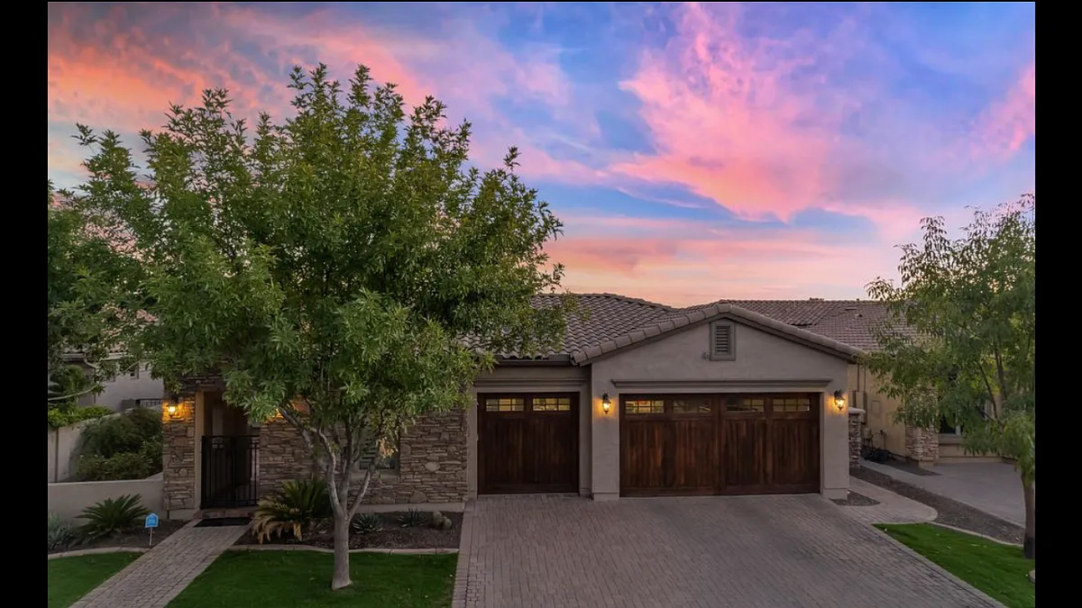 Front view from street - 501 E Sunburst Ln