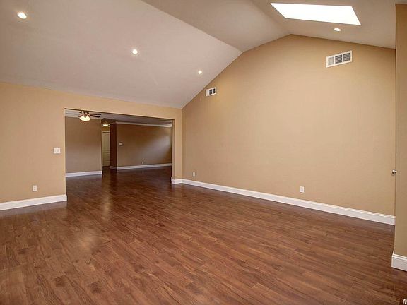 5th image of 7030 Carriage Dr