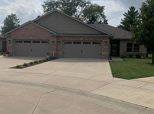 2619 S Pine Meadow Ct, Decatur, IL 62521