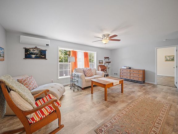 5th image of 811 Newbury Neck Road