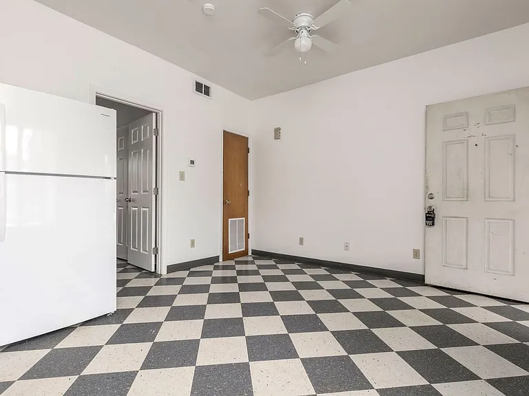705 M St — Photo 4