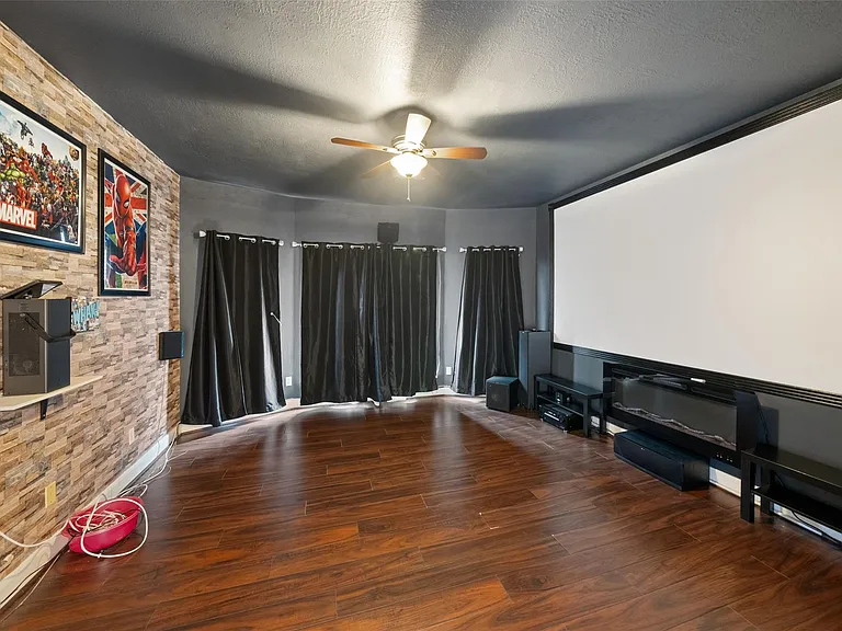 2438 Ripplewood Dr — Photo 18