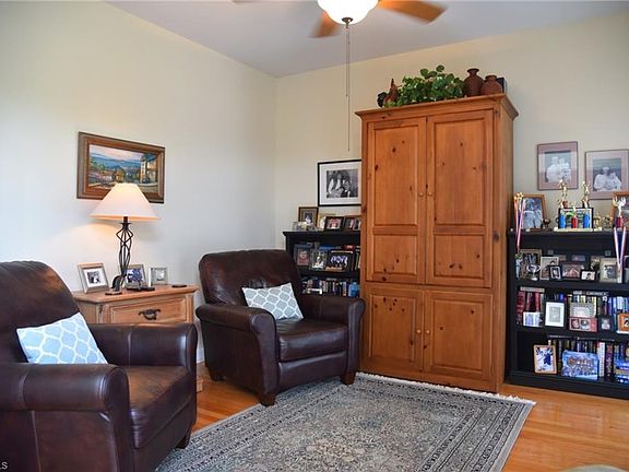 2nd image of 185 Gleneagle Dr