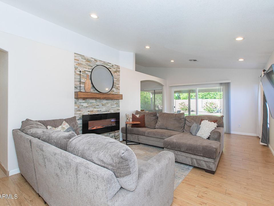 1st image of 16646 N 33RD Way