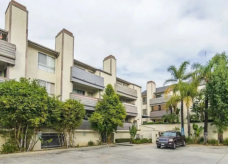 2 bed, 2.0 bath, 880 sqft, $1,790 — Photo 2