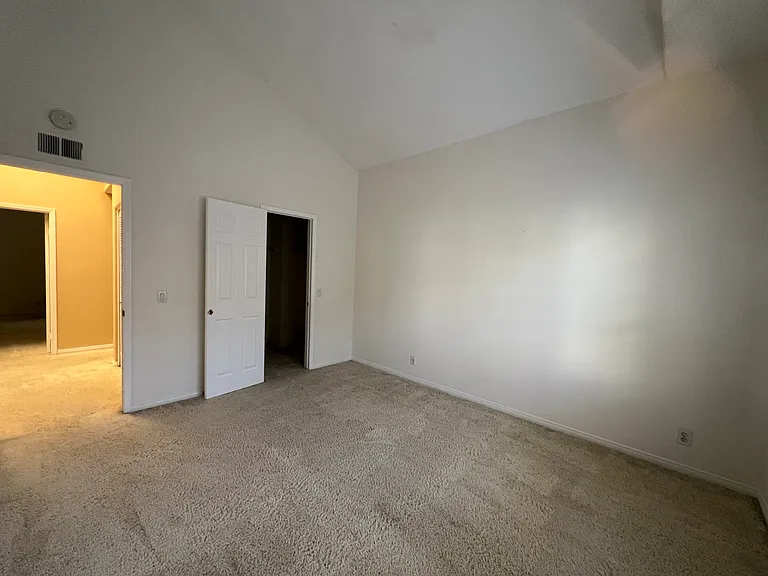 2433 Oneida St #1 — Photo 23