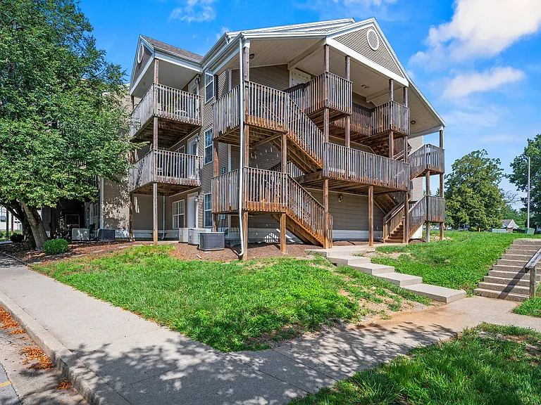 858 Malabu Dr #5000 — Photo 1