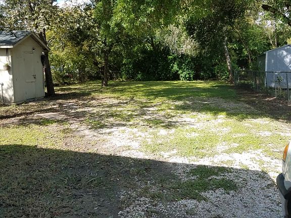 3rd image of 1055 Kendalia Ave