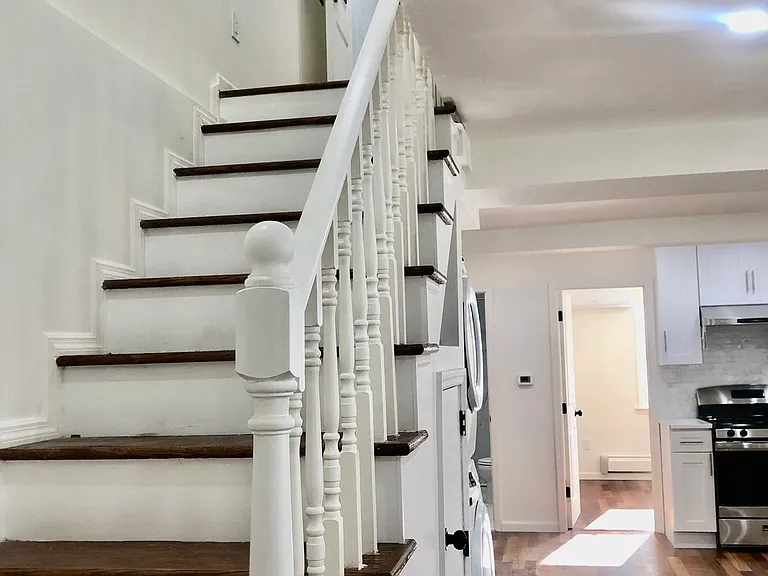 61 Pemberwick Rd #1 — Photo 9