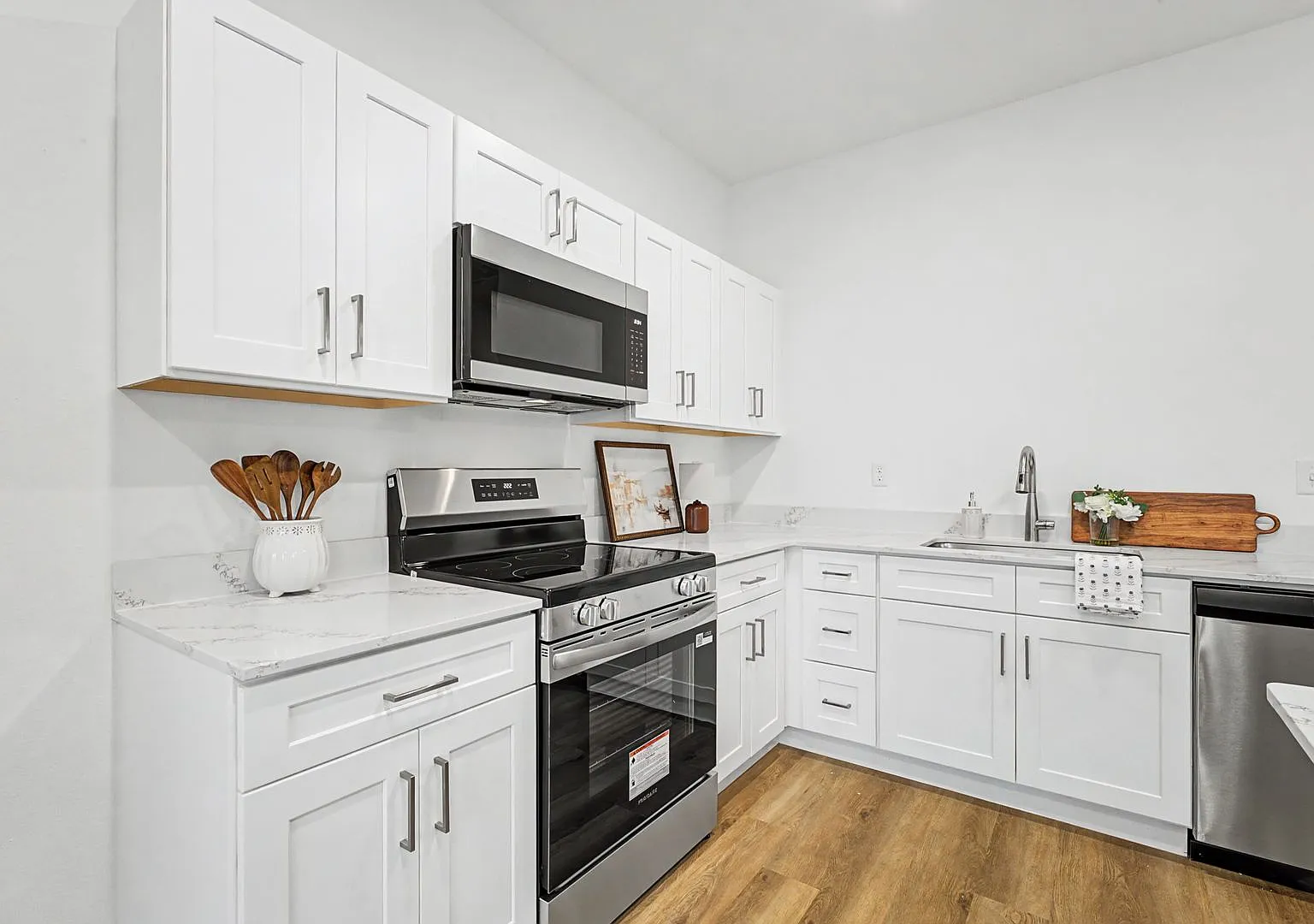 3 Bed, 2 Bath Home !! — Photo 1