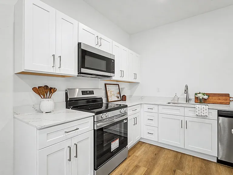 1534 N Claire St — Photo 11