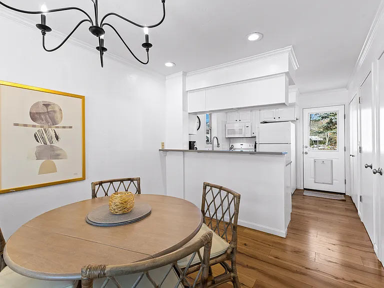 Kitchen | Dining Area