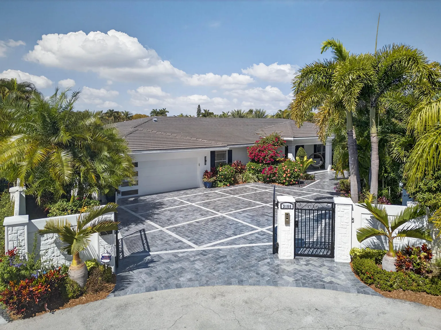 5 bed, 5.0 bath, 4554 sqft, $34,995 — Photo 3