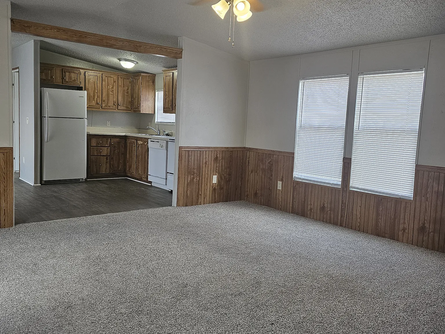 3 bed, 980 sqft, $1,100 — Photo 2