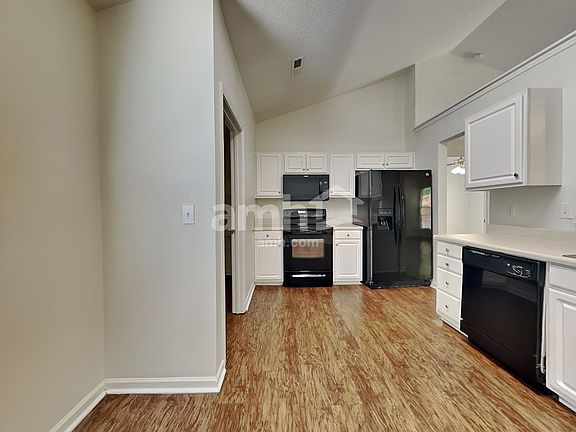 3rd image of 204 Appleton Ln