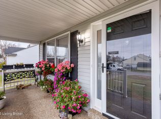 8507 Confederate Place Dr, Pewee Valley, KY 40056