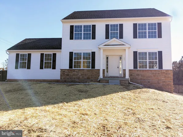 230 4th St, Pennsburg, PA 18073