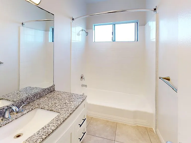 Chateau 16700 Devonshire Apartments, LLC — Photo 8