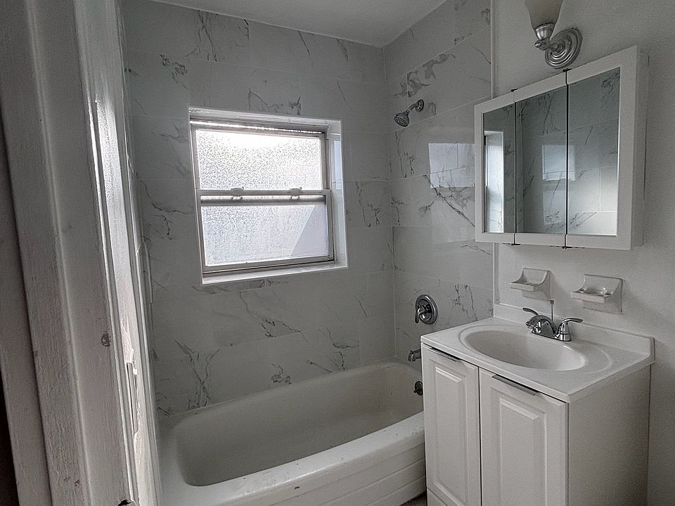 1st image of 800 Bloomfield Ave APT A1