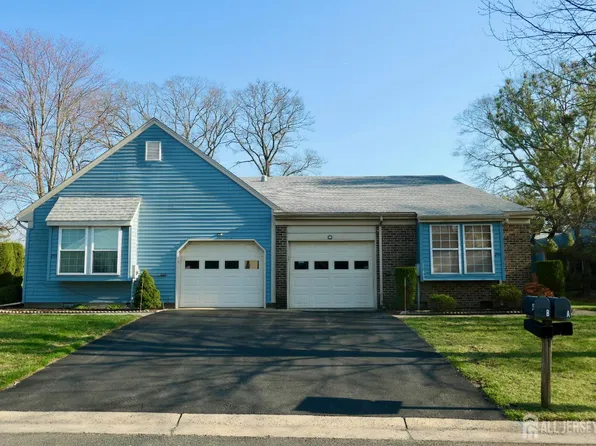 27 John Adams Ct #A, Monroe Township, NJ 08831