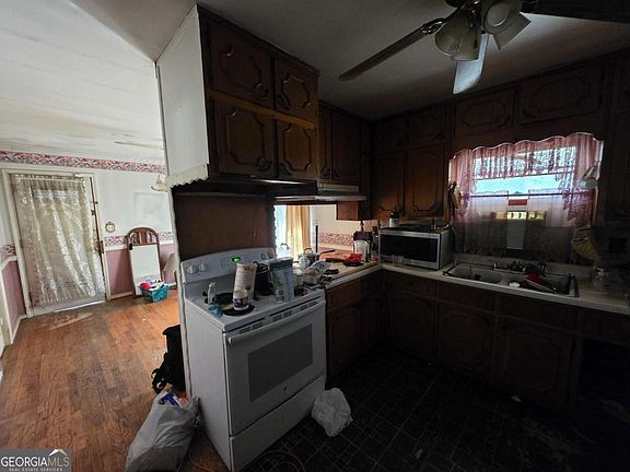 5th image of 2283 Saratoga Dr
