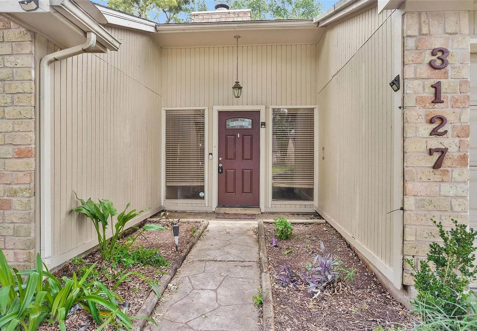 3 bed, 1907 sqft, $2,000 — Photo 2