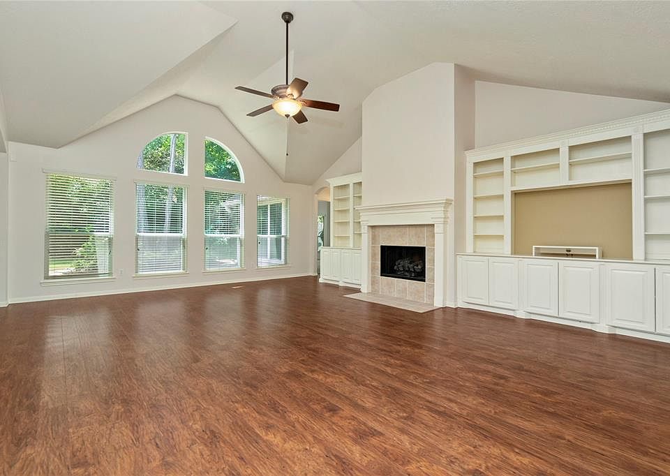 1st image of 27 Hobbit Glen Dr