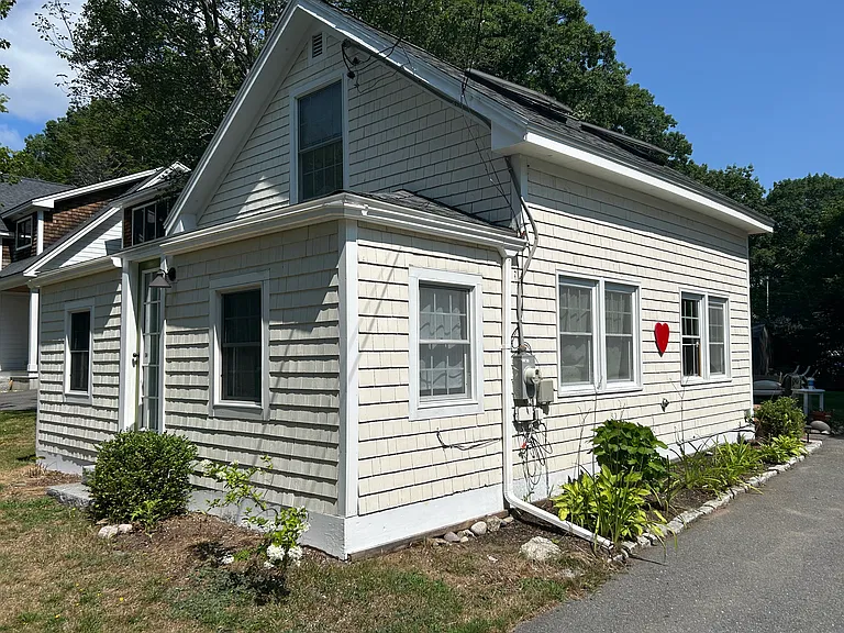 57 Underwood Rd — Photo 4