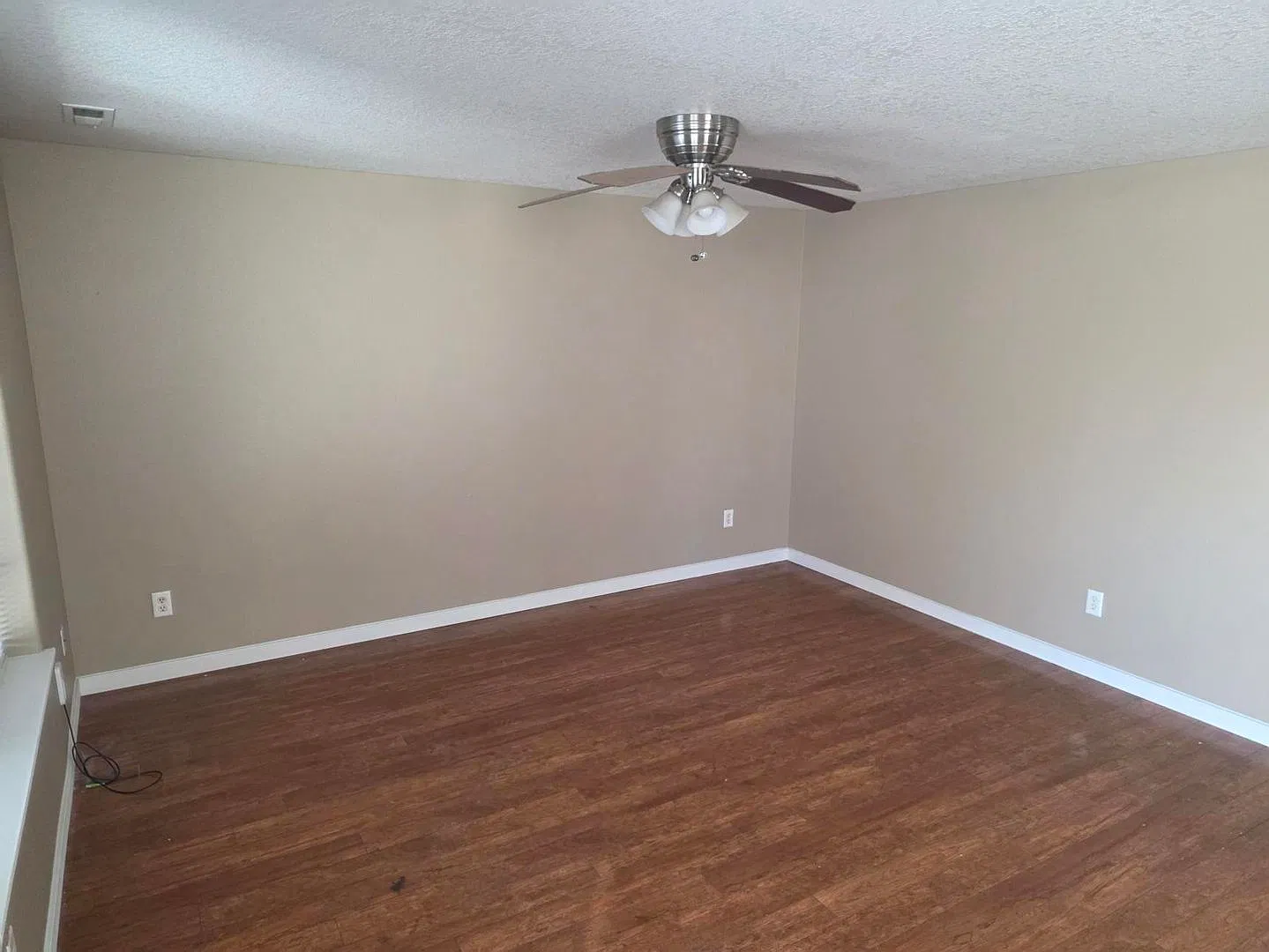 New Carpet! Natural Light! 2 Story 3 Bedroom 2 Ba Home — Photo 4