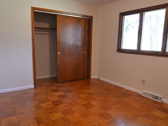 2nd image of 204 Wildwood Ln