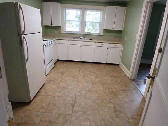 2nd image of 440 Trunk St NE #2