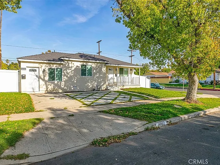 8002 Hazeltine Ave — Photo 17