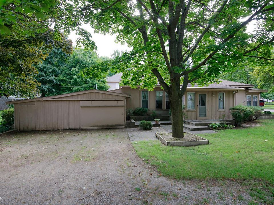 403 3rd St-102