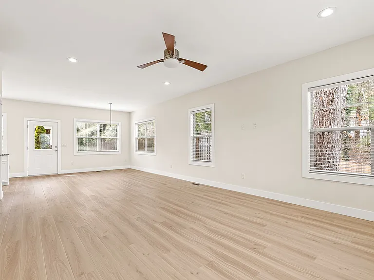 8 Thurland Ave — Photo 9