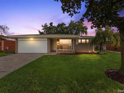2911 Groves Dr, Sterling Heights, MI, 48310