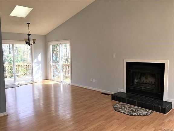 Dramatic vaulted ceiling in Great room