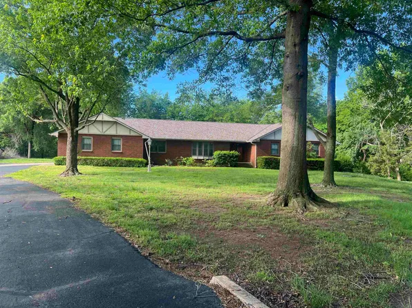 1705 Estates Dr, Arkansas City, KS 67005