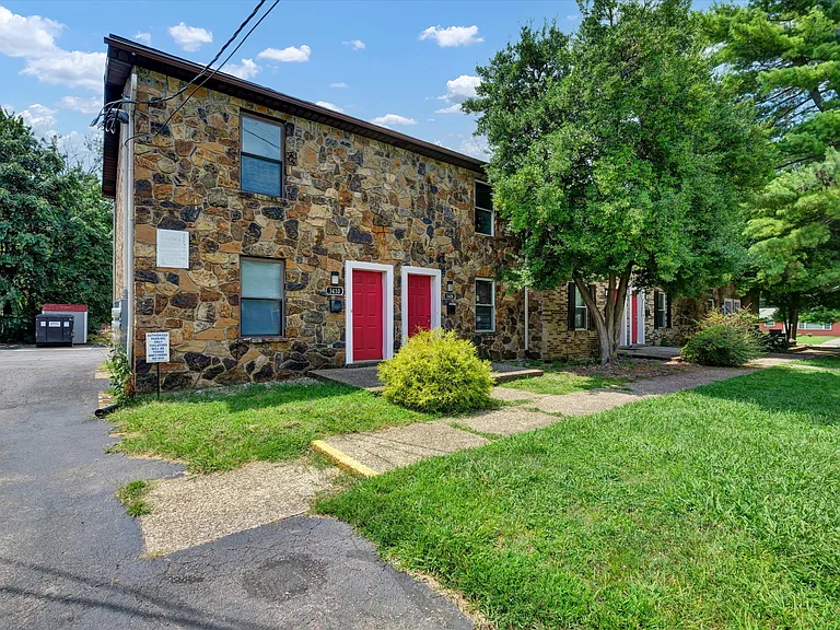 3100 Orchard Manor Cir — Photo 15
