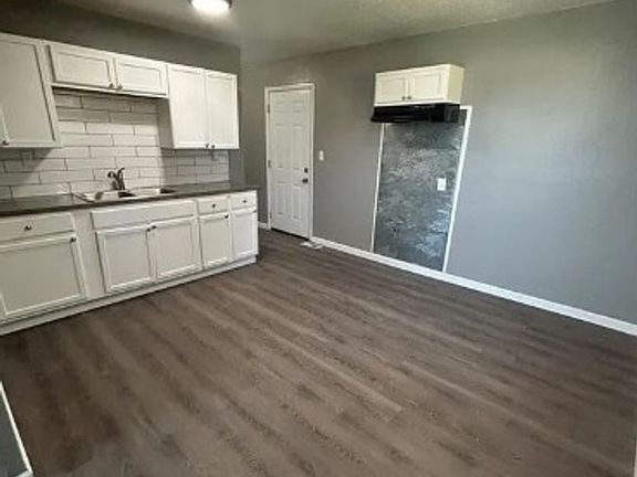 3rd image of 1700 Theodore Ln