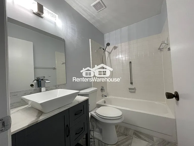 110 Gloucester Blvd #110 — Photo 17
