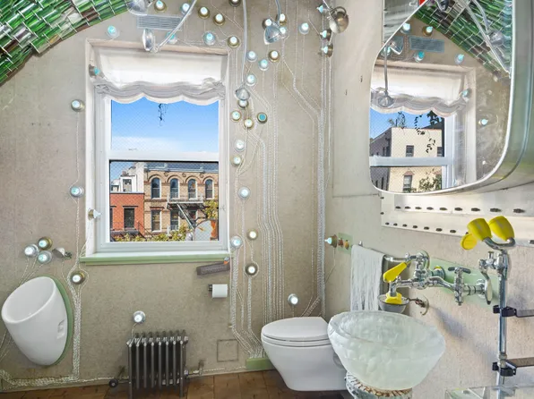 527 Hudson Street image 11 of 24