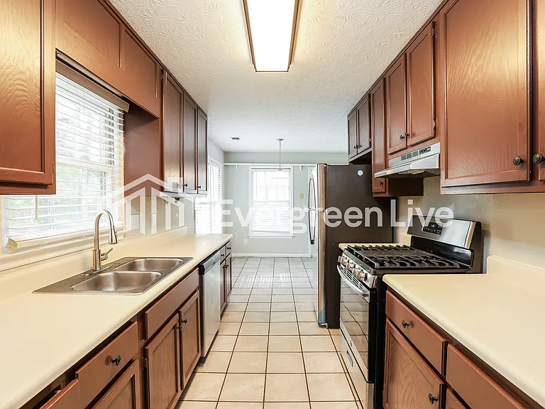 1018 Megcole Ct SW — Photo 6