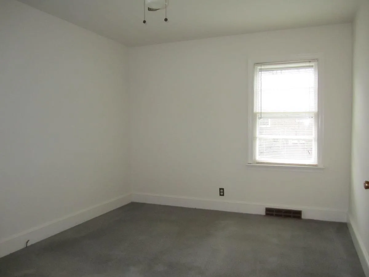 3 bed, 1.5 bath, $1,350 — Photo 4